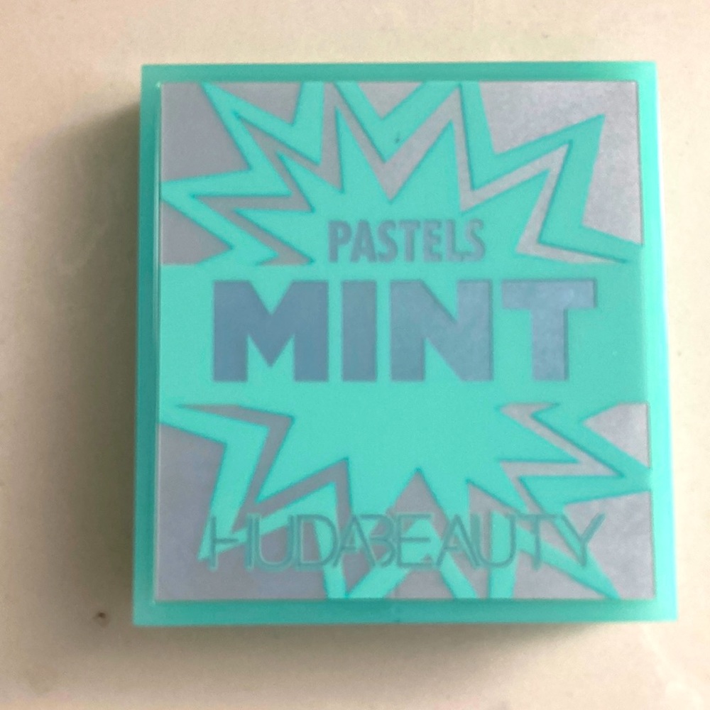 Huda Beauty Pastels Mint